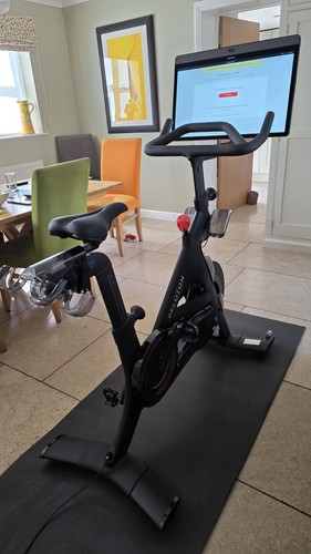 Peloton bike excellent - –,