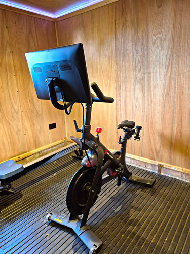Peloton bike immaculate - –,