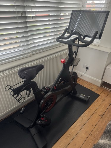 Peloton bike incl mat shoes - bike, mat,