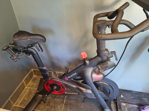 Peloton exercise bike - peloton,